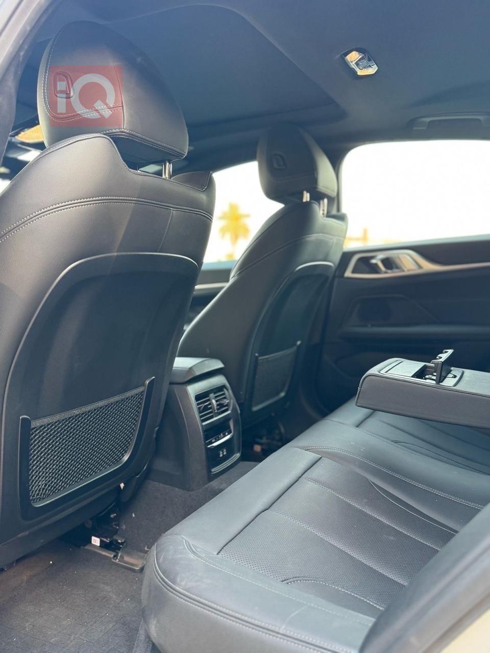 بی ئێم دەبڵیو i4